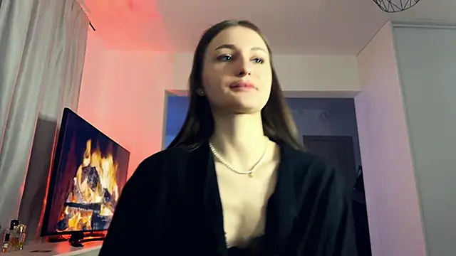 HallieHollo online show from April 5, 8:06 pm