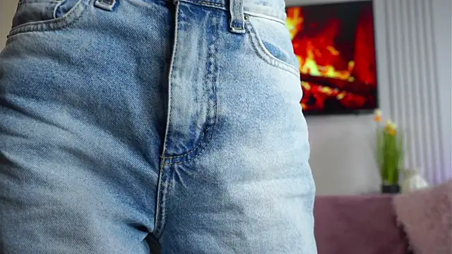 TeshaDurrell online show from April 8, 2:28 pm