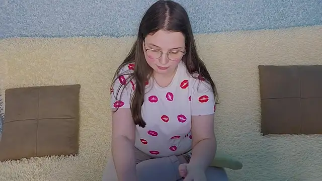 SofiDreamm online show from April 7, 2:17 pm