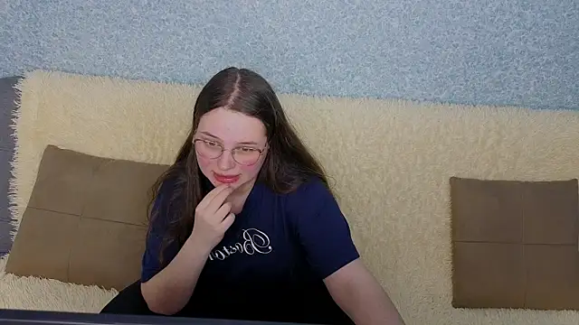 SofiDreamm online show from April 17, 8:23 pm