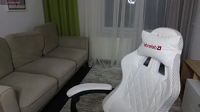 molly meoww online show from April 13, 9:09 pm