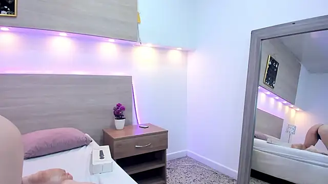 Ellaa honey online show from April 1, 1:01 pm