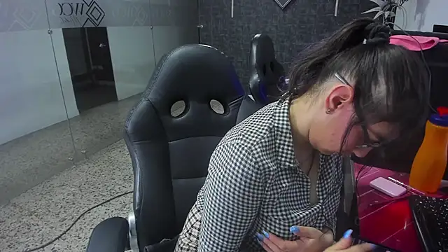 Ellaa honey online show from April 14, 2:12 pm