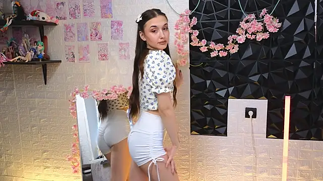 belle cute online show from April 17, 4:04 am