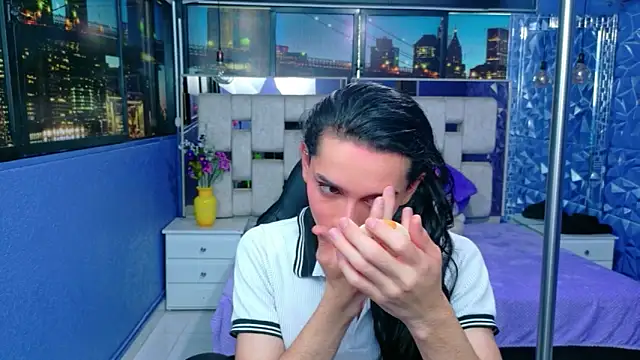 Sharlon  online show from April 13, 1:05 pm