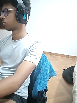 letsplaygame online show from April 10, 4:12 pm