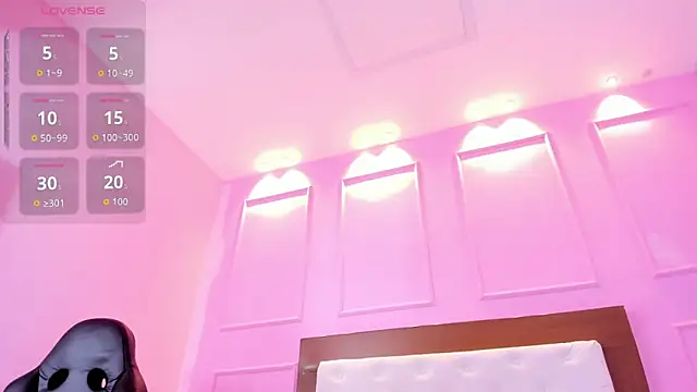 PALOMA ALVES online show from April 11, 7:45 am