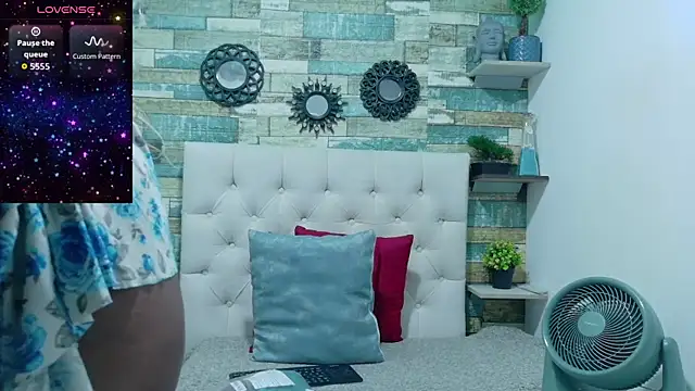 Skylernaomi online show from April 13, 3:06 pm