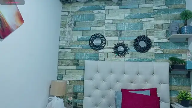 Skylernaomi online show from April 15, 1:18 pm