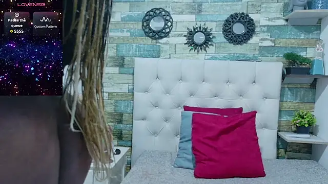 Skylernaomi online show from April 16, 1:23 pm