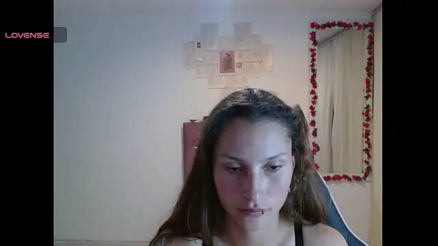 Snapshot of scarlet1609 chatting on June 24, 9:36 pm scarlet1609 online show from June 24, 9:36 pm