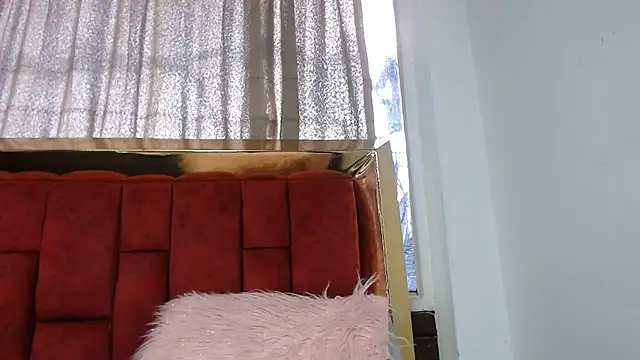 Snapshot of mia_rousse_vc chatting on June 7, 12:53 pm mia rousse vc online show from June 7, 12:53 pm