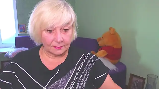 Snapshot of Milane_Milky chatting on June 8, 5:08 am Milane Milky online show from June 8, 5:08 am
