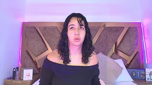 bella swwan  online show from April 11, 2:32 pm