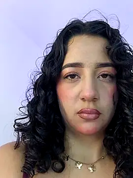 bella swwan  online show from April 12, 1:49 pm