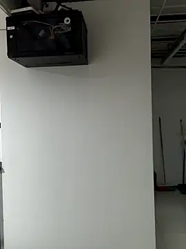 bella swwan  online show from April 16, 1:23 pm