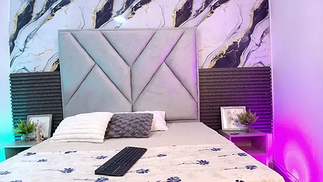 Lunaa Rossee online show from April 15, 7:58 pm