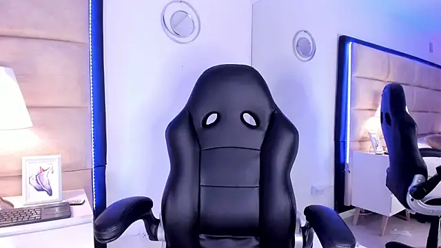 Adara Muller online show from April 8, 9:04 pm