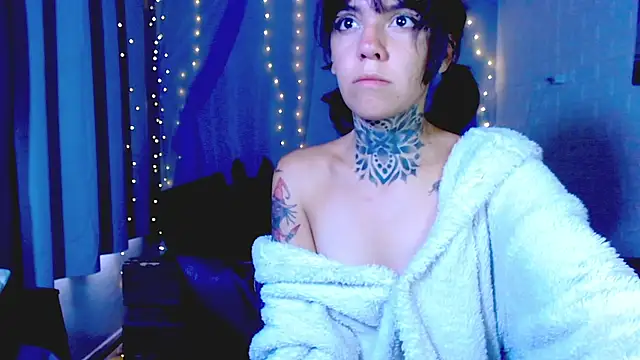 LannieGonzales online show from April 12, 3:28 pm