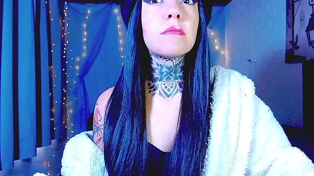 LannieGonzales online show from April 16, 1:01 pm