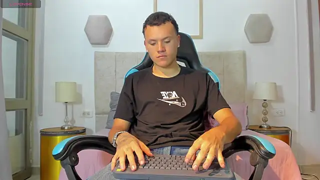  blowsex  online show from April 16, 12:39 pm