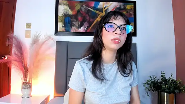 AliceThompsonn  online show from April 10, 6:01 pm