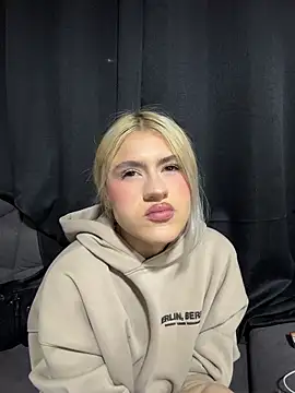 Lia fire online show from April 13, 3:01 am