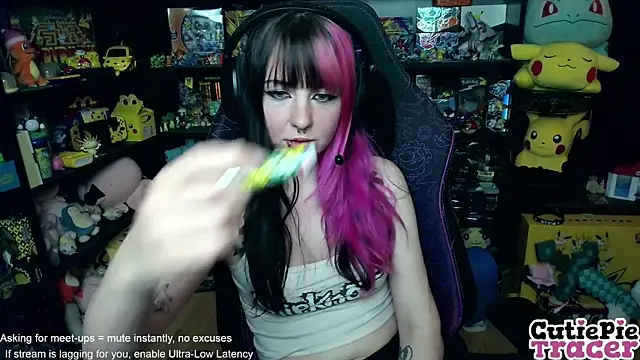 CutieTracer online show from June 2, 9:50 pm