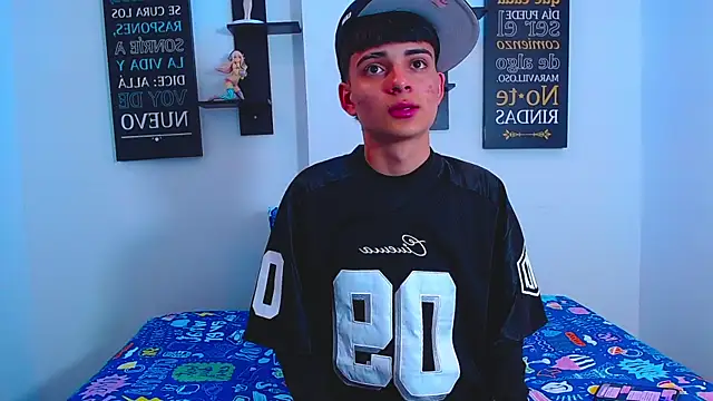 milo hot  online show from March 31, 7:58 pm