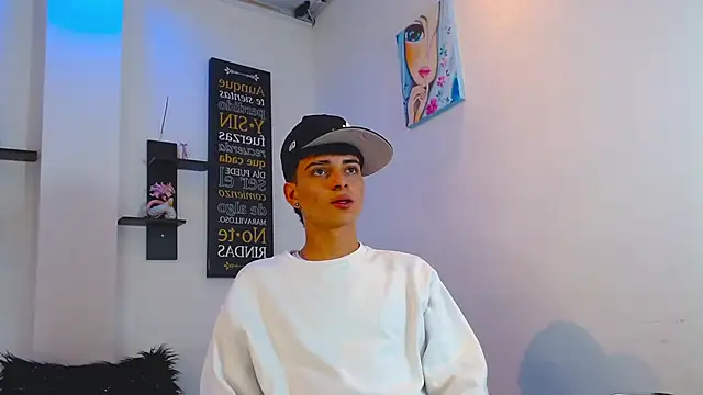 milo hot  online show from April 6, 10:33 pm