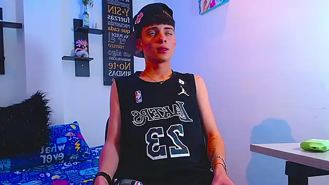 milo hot  online show from April 7, 7:03 pm