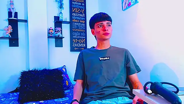 milo hot  online show from April 10, 10:58 pm