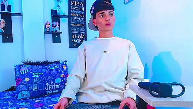 milo hot  online show from April 13, 9:31 pm