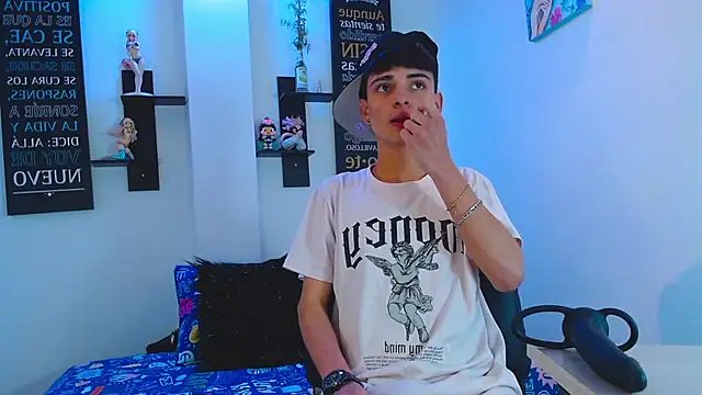 milo hot  online show from April 16, 7:58 pm