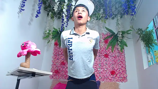 Thiagorincon22 online show from April 8, 9:37 pm