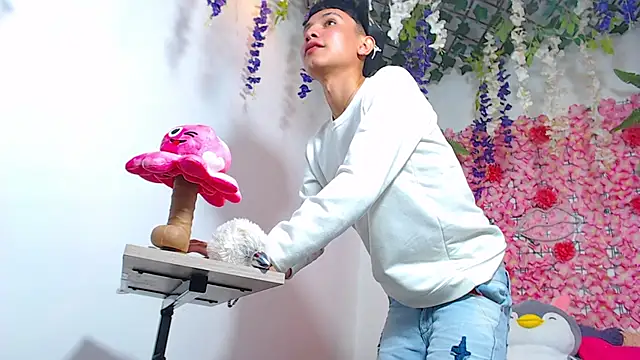 Thiagorincon22 online show from April 9, 7:30 pm