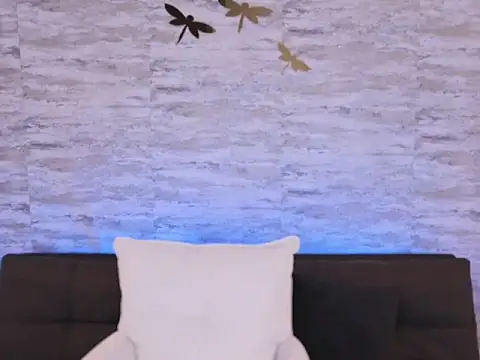 annemallow1 online show from April 15, 6:04 pm