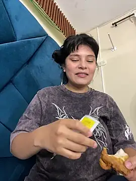 SamanthaColen  online show from April 14, 11:44 pm