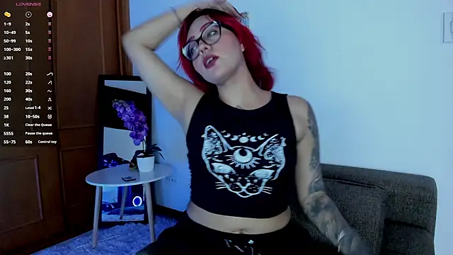 Violett Sykes online show from April 13, 10:04 pm