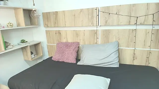 Selene  Luna online show from April 7, 12:22 am