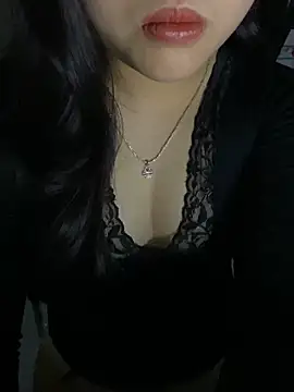 Rosecute11 online show from April 13, 2:55 pm