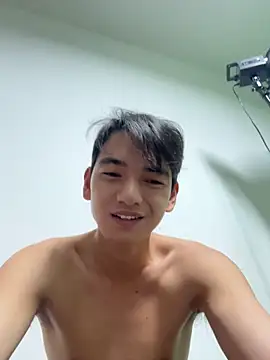 XHR2 online show from April 17, 8:17 am