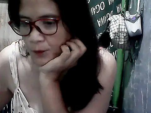 PinayZaira online show from April 15, 7:10 pm