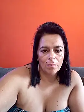 lucianamorocha online show from April 15, 1:40 pm