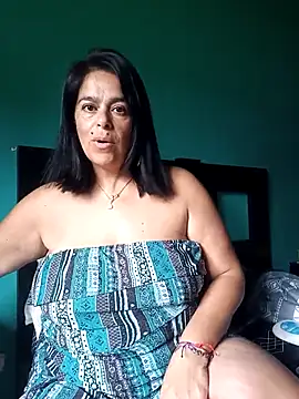 lucianamorocha online show from May 8, 1:05 pm