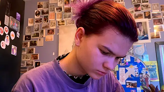 DarylLarrow online show from April 7, 4:13 am