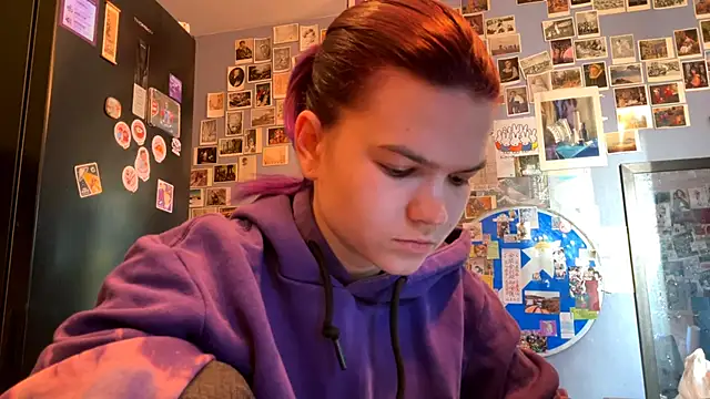 DarylLarrow online show from April 8, 4:12 am