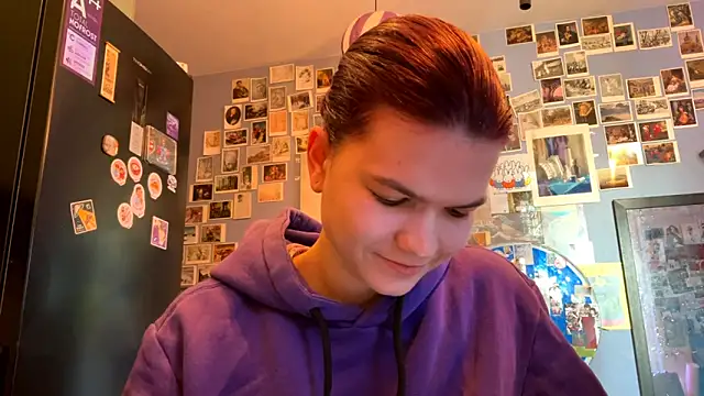 DarylLarrow online show from April 9, 4:01 am