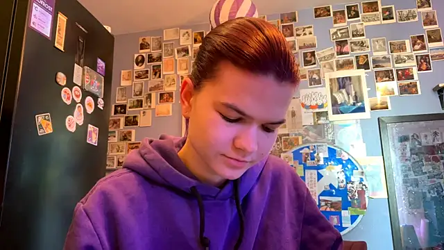 DarylLarrow online show from April 10, 4:06 am