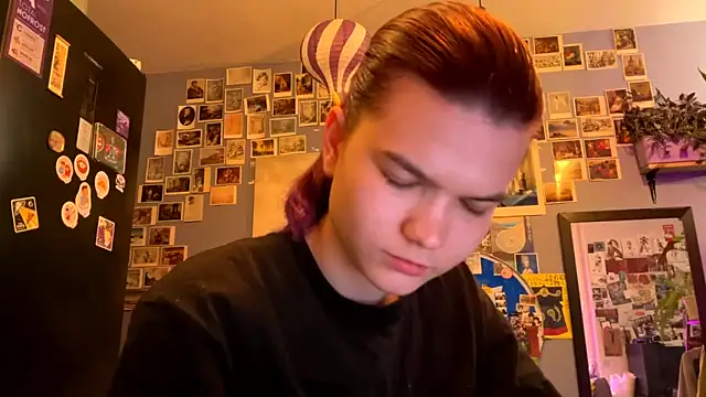 DarylLarrow online show from April 17, 4:26 am